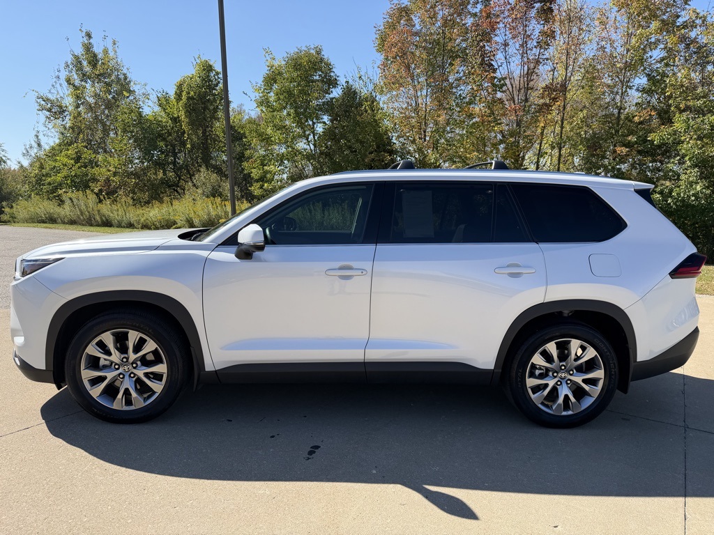 2025 Toyota Grand Highlander Limited photo 2