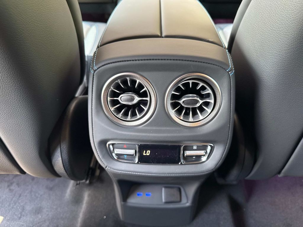 2025 Mercedes Benz G photo 11