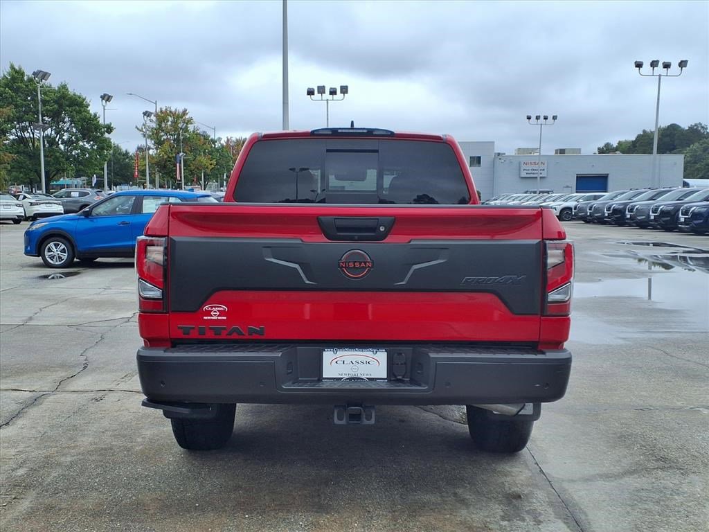 2024 Nissan Titan PRO-4X photo 5