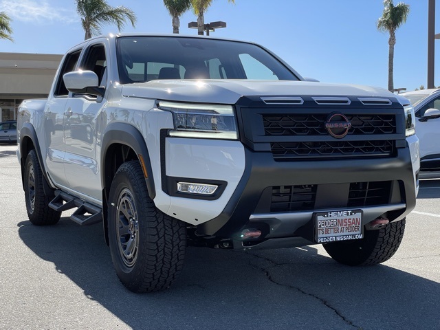 2025 Nissan Frontier PRO-4X photo 2