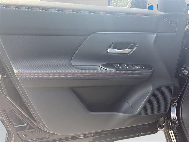2026 Nissan Kicks SR photo 19