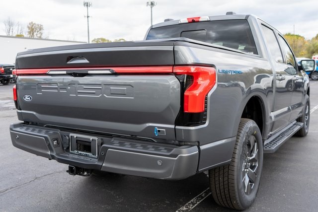 2025 Ford F-150 Lightning Lariat photo 4
