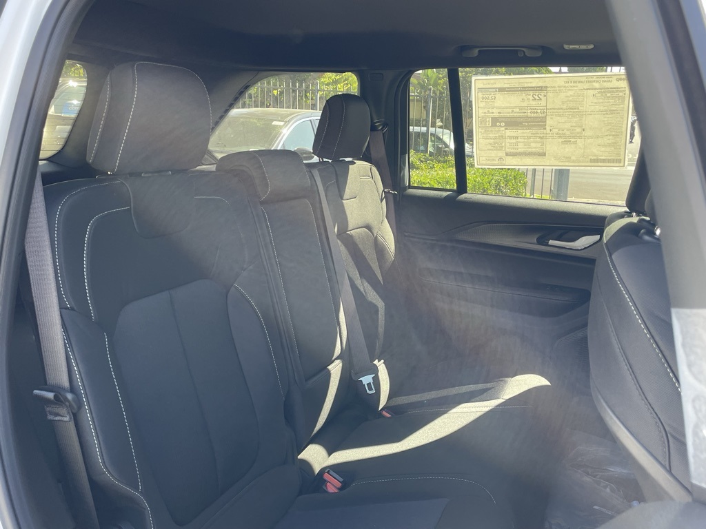 2025 Jeep Grand Cherokee Laredo X photo 21