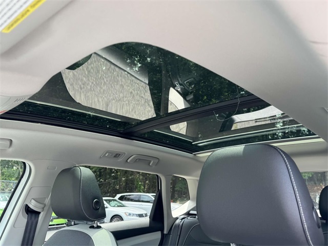 2025 Volkswagen Taos SE photo 4