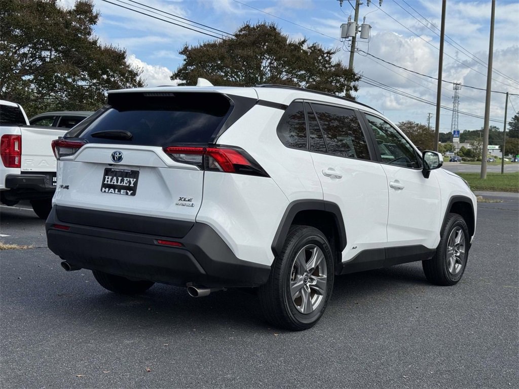 2024 Toyota RAV4 Hybrid XLE photo 17