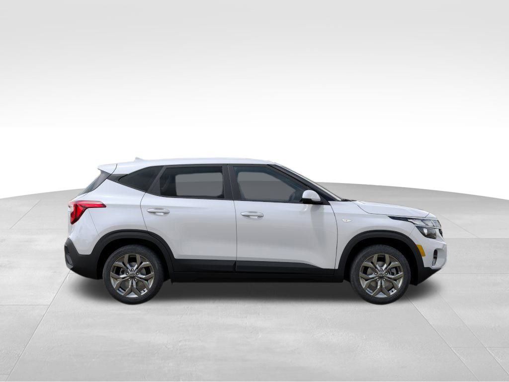 2026 Kia Seltos LX photo 6
