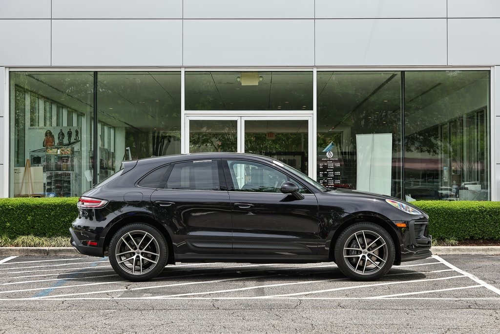 2025 Porsche Macan T photo 8