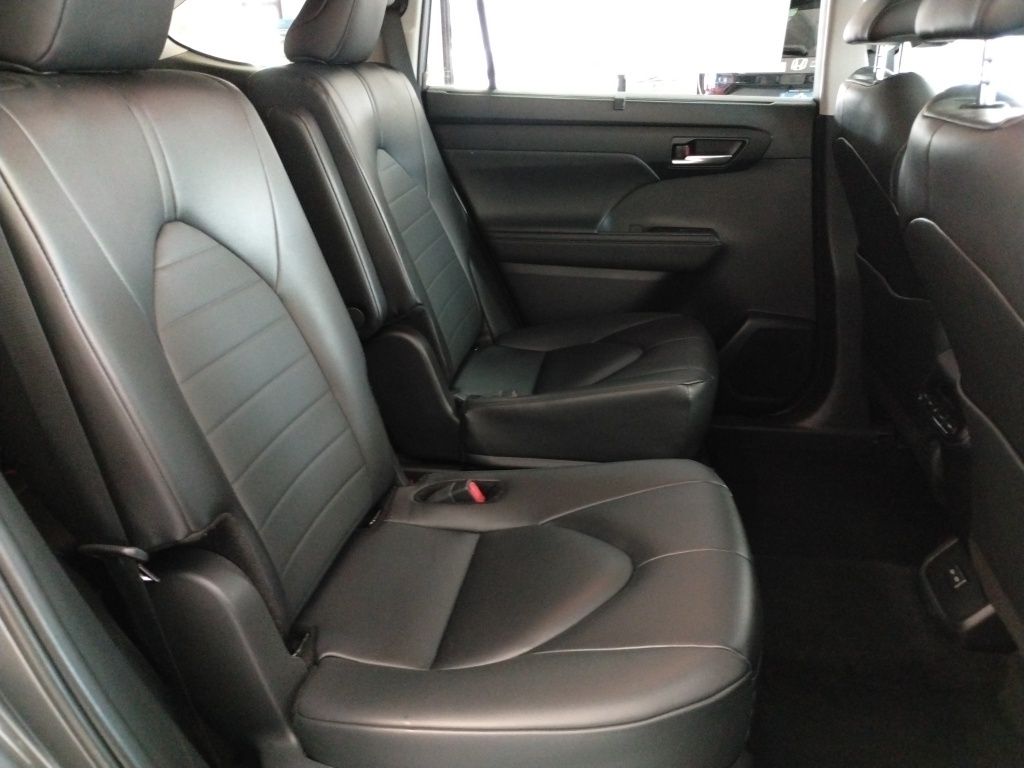 2024 Toyota Highlander XLE photo 15