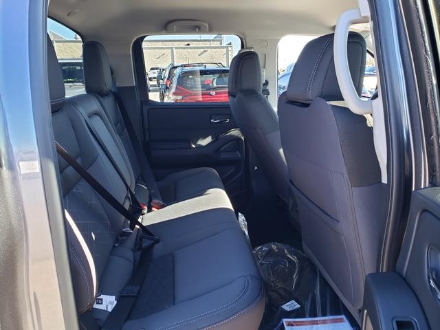 2025 Nissan Frontier Crew Cab SV photo 18