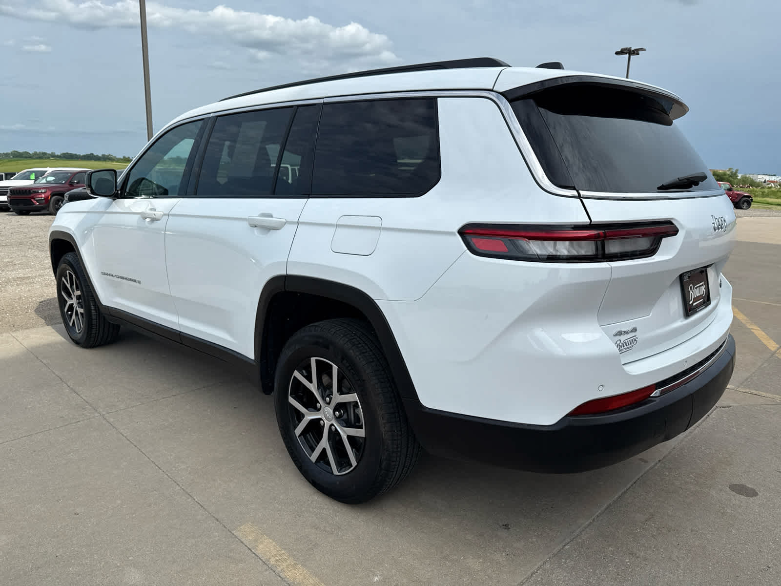 2024 Jeep Grand Cherokee Limited photo 2