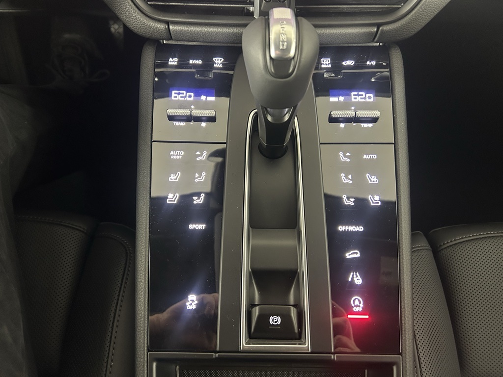 2024 Porsche Macan photo 25