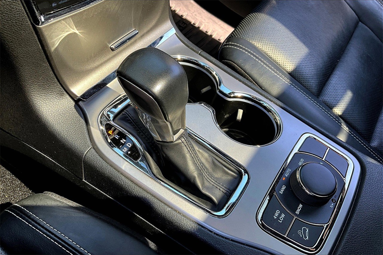 2021 Jeep Grand Cherokee Anniversary Edition photo 28