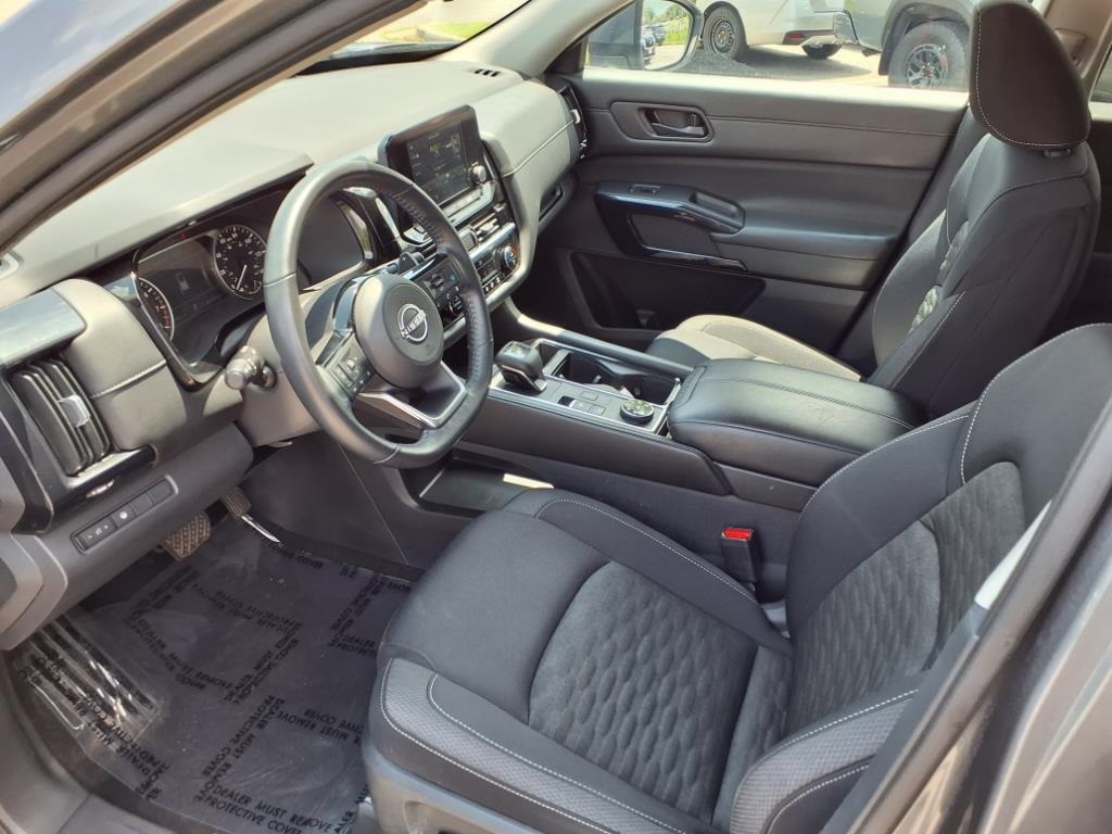 2023 Nissan Pathfinder SV photo 12