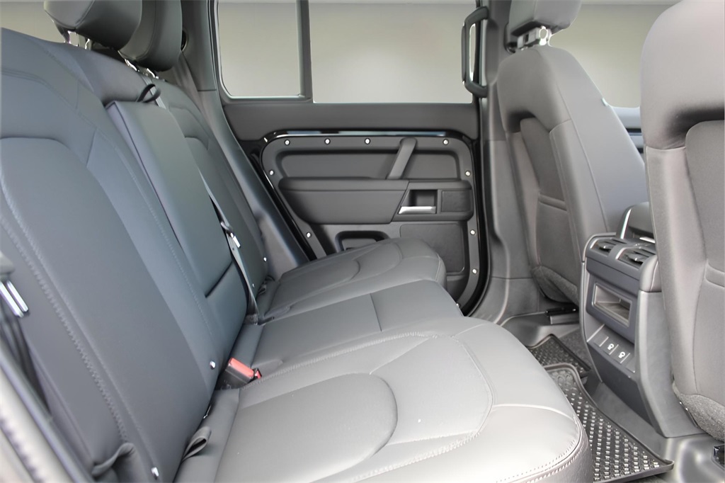 2025 Land Rover Defender 110 S photo 17