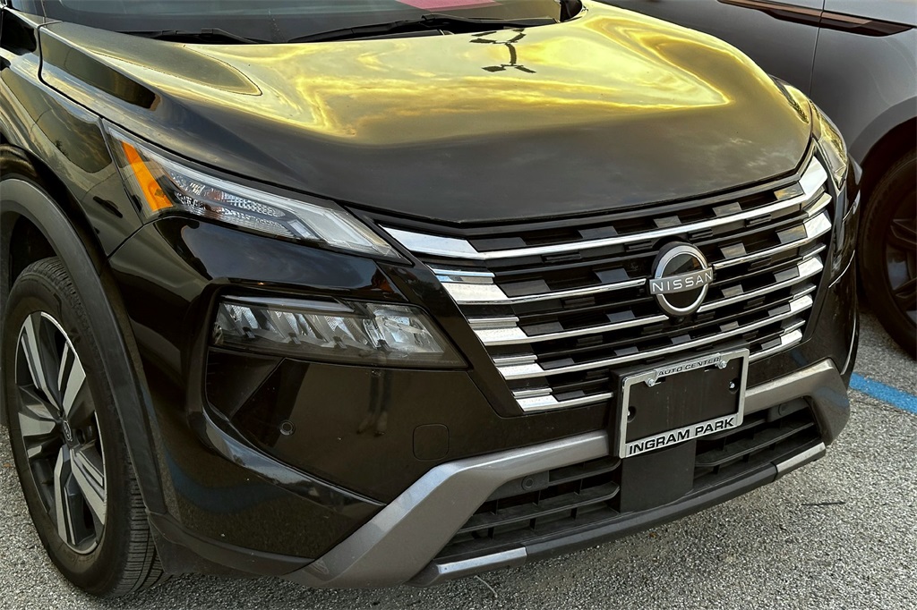 2024 Nissan Rogue SL photo 2