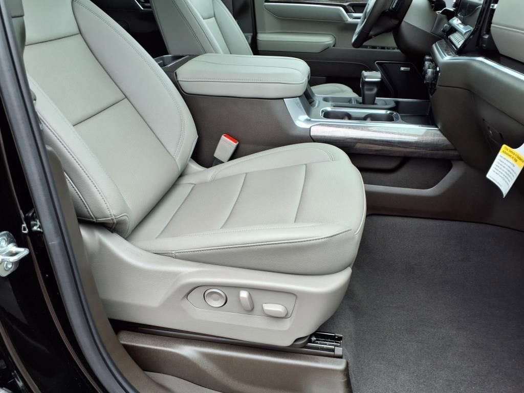 2025 Chevrolet Silverado 1500 LTZ photo 24