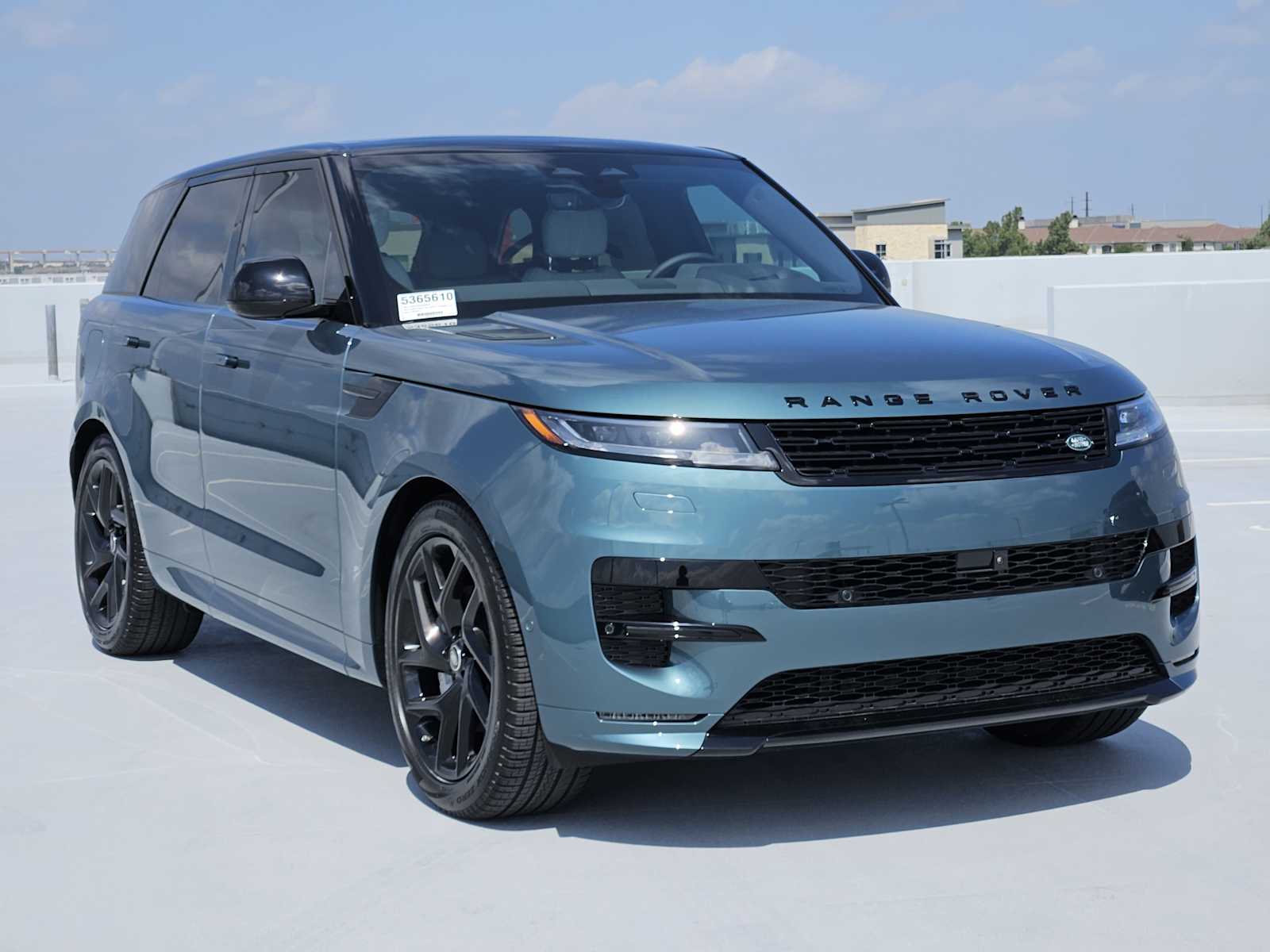 2025 Land Rover Range Rover Sport SE photo 3