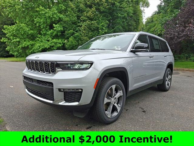 2025 Jeep Grand Cherokee Limited photo 2
