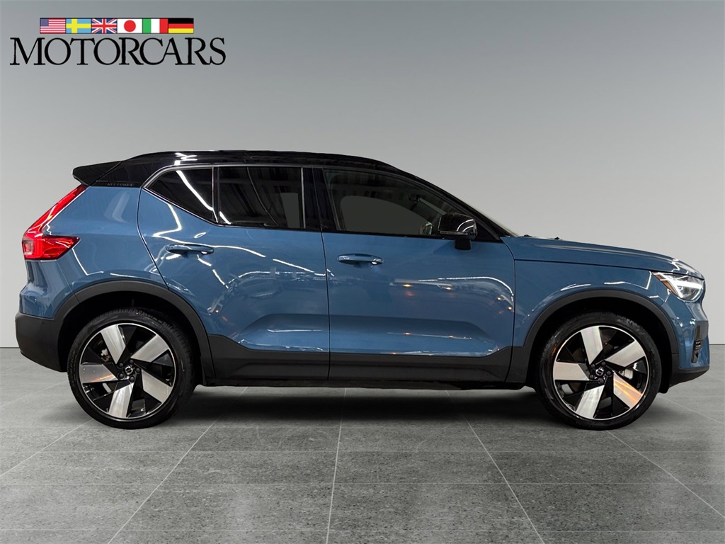 2023 Volvo XC40 Recharge Ultimate photo 2