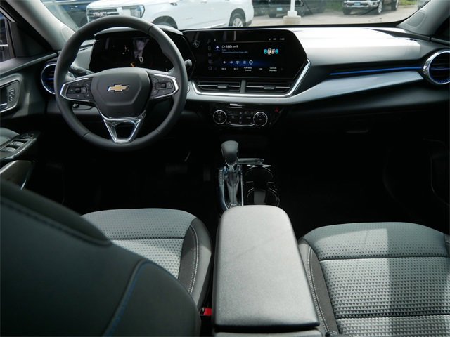 2025 Chevrolet Trax LT photo 16