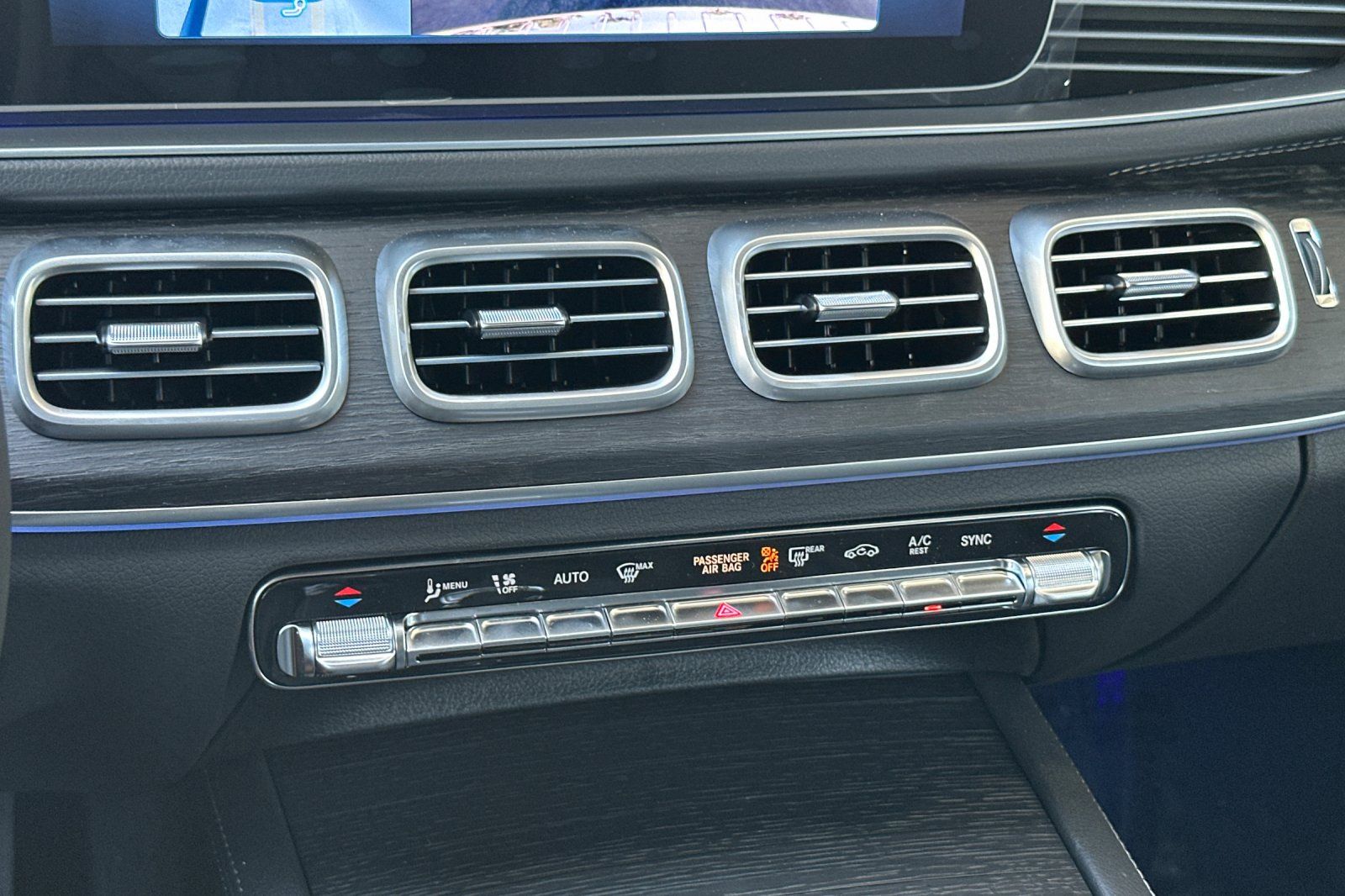 2025 Mercedes Benz GLS 450 4MATIC photo 18