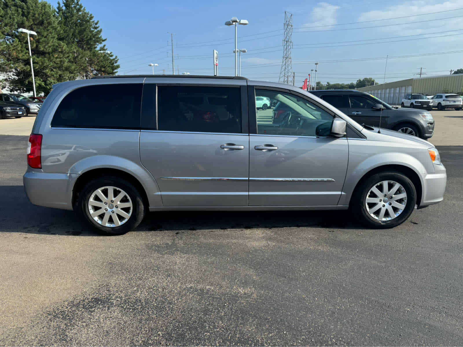 Used 2016 Chrysler Town & Country Touring with VIN 2C4RC1BGXGR252577 for sale in Bloomington, IL