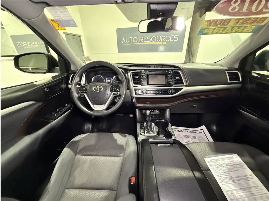 2018 Toyota Highlander LE Sport photo 17