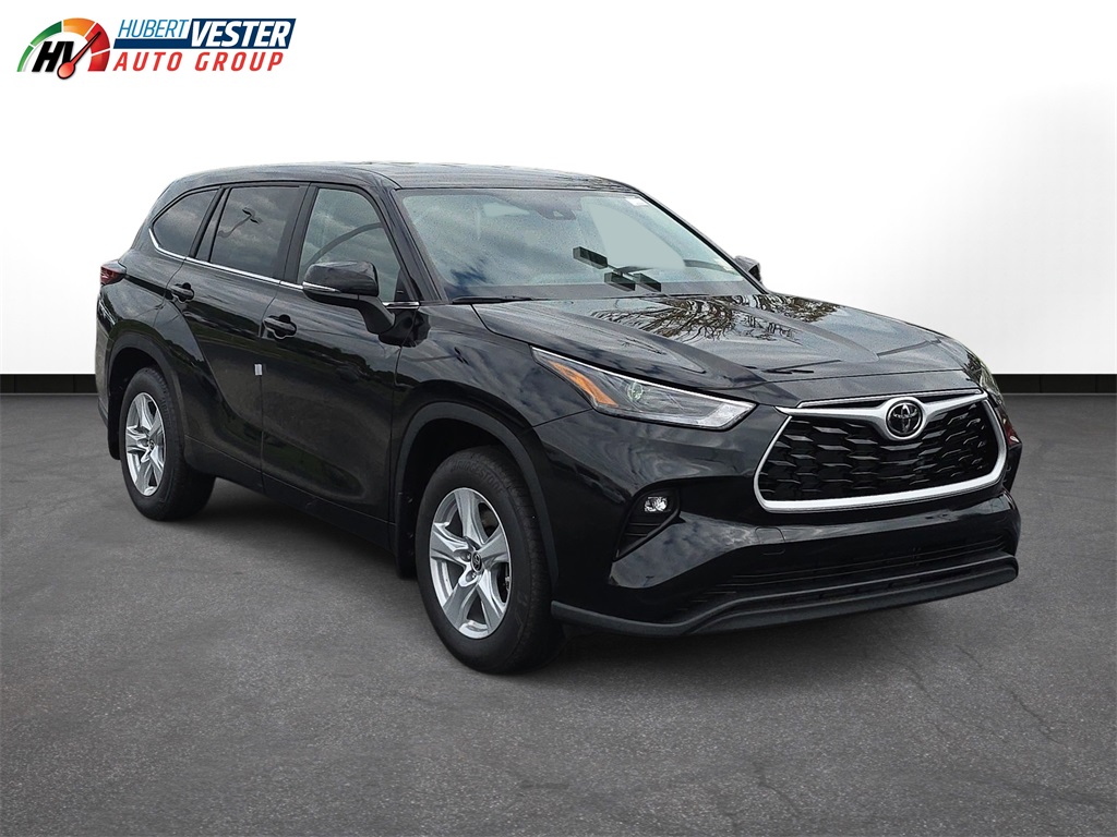 2025 Toyota Highlander LE photo 4