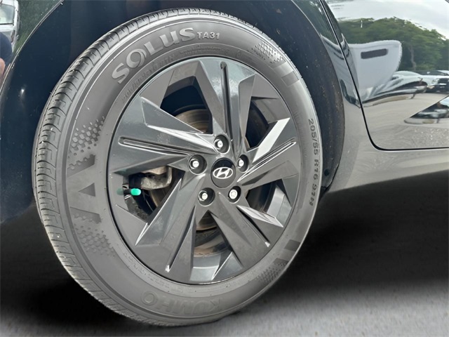 2023 Hyundai Elantra SEL photo 2