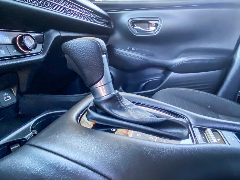2025 Honda HR-V LX photo 18