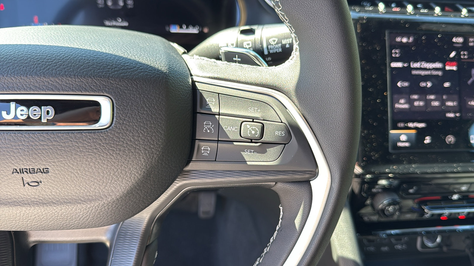 2025 Jeep Grand Cherokee Altitude photo 7