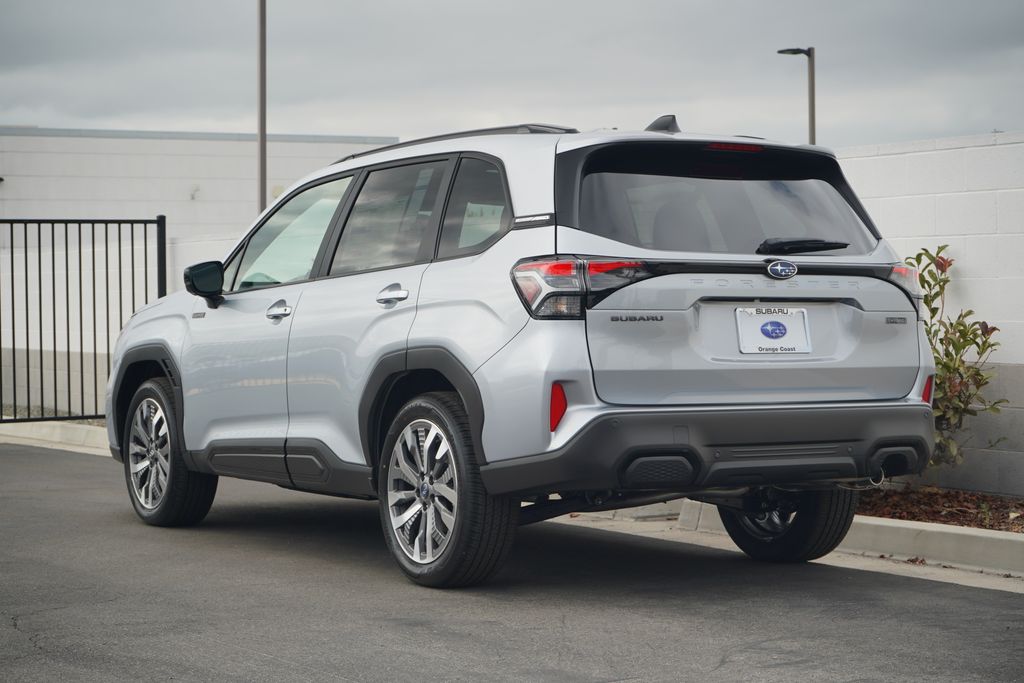 2025 Subaru Forester Touring photo 3