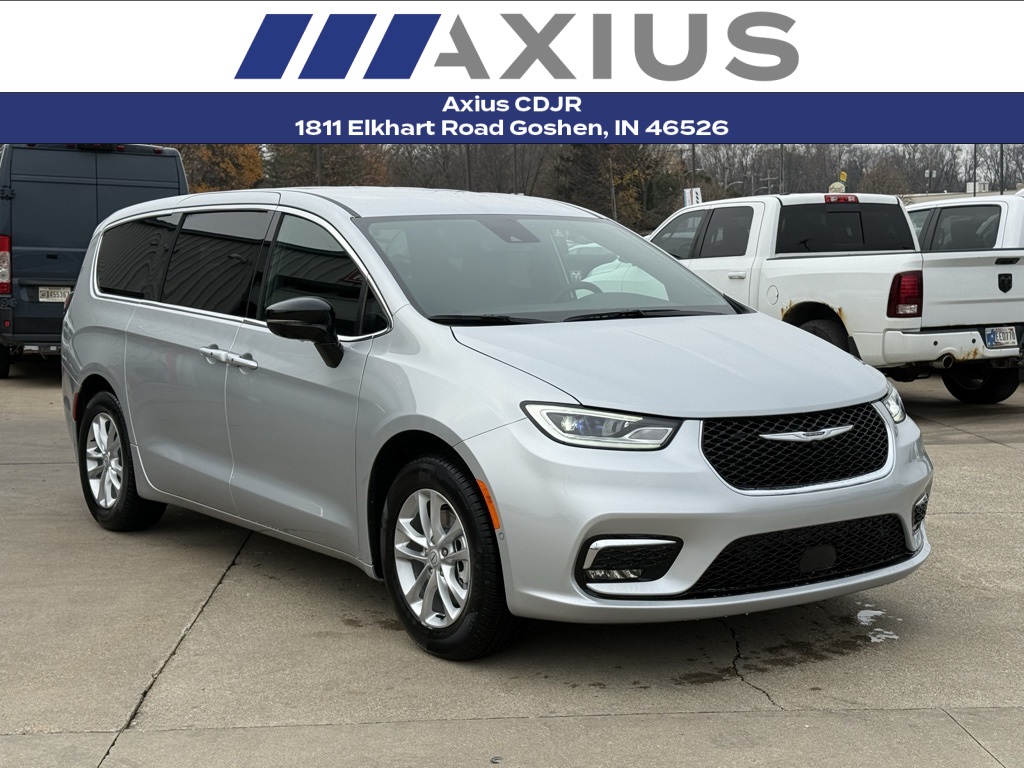 2026 Chrysler Pacifica Select's photo