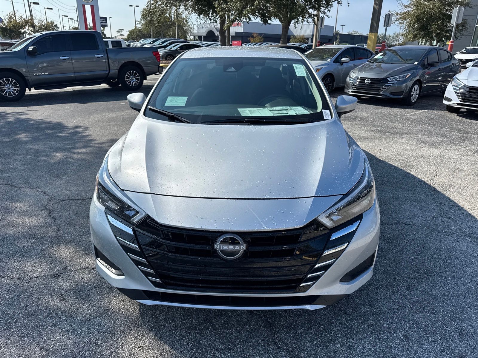 2025 Nissan Versa 1.6 SV photo 3