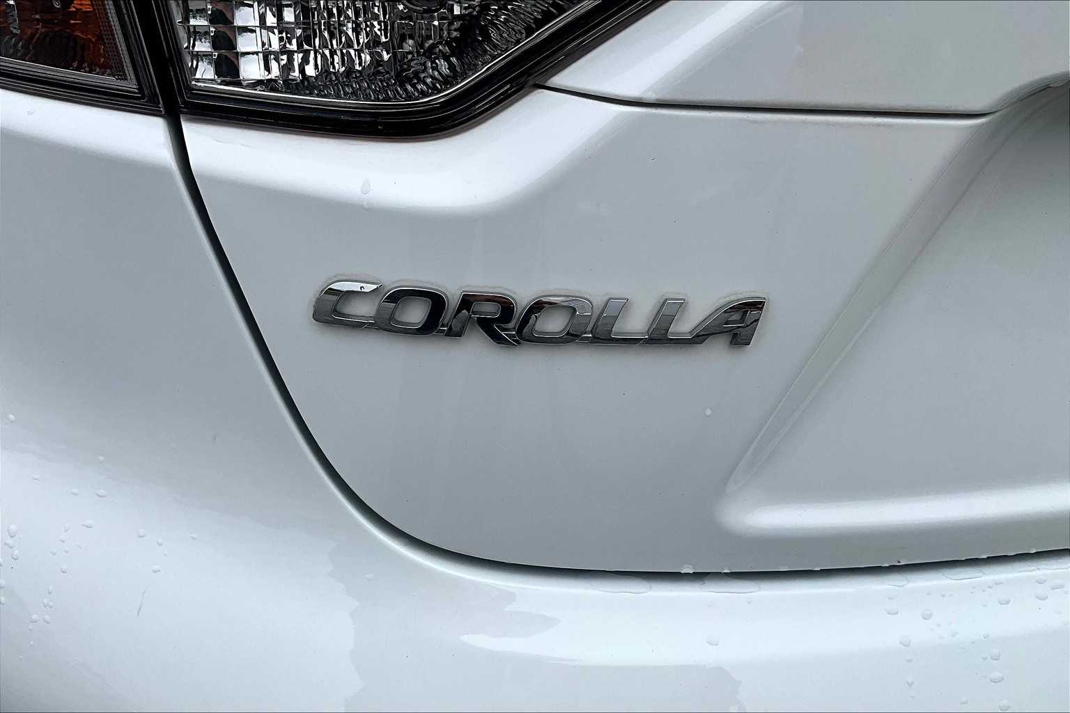 2022 Toyota Corolla LE photo 28