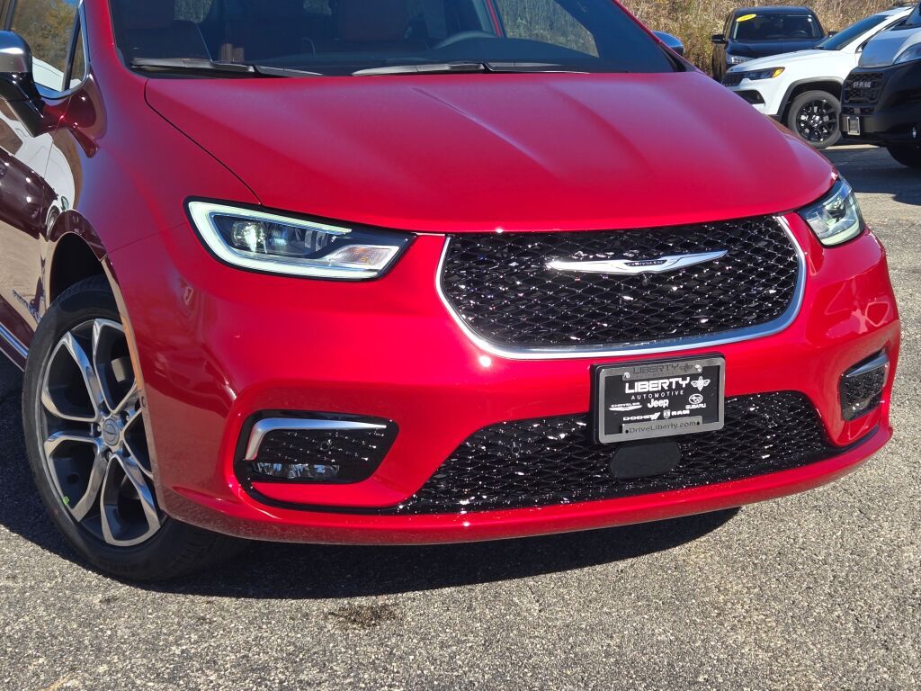 2026 Chrysler Pacifica Pinnacle photo 4