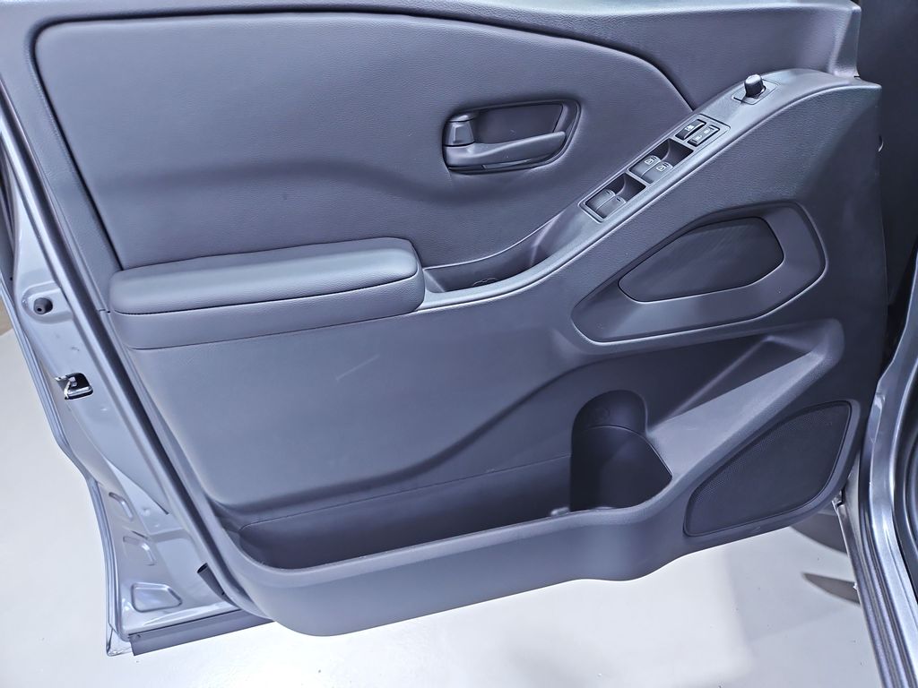 2026 Nissan Frontier SV photo 10