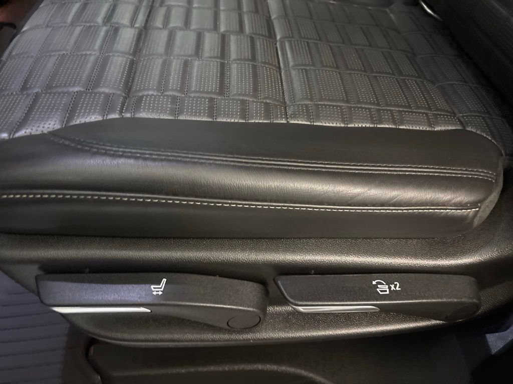 2021 Cadillac Escalade Premium Luxury Platinum photo 16