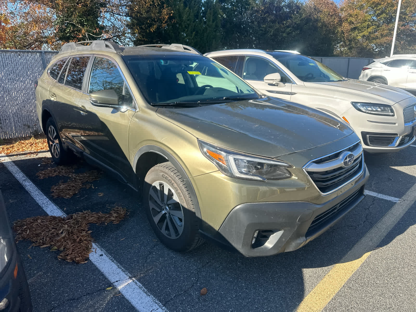 2020 Subaru Outback Premium photo 3