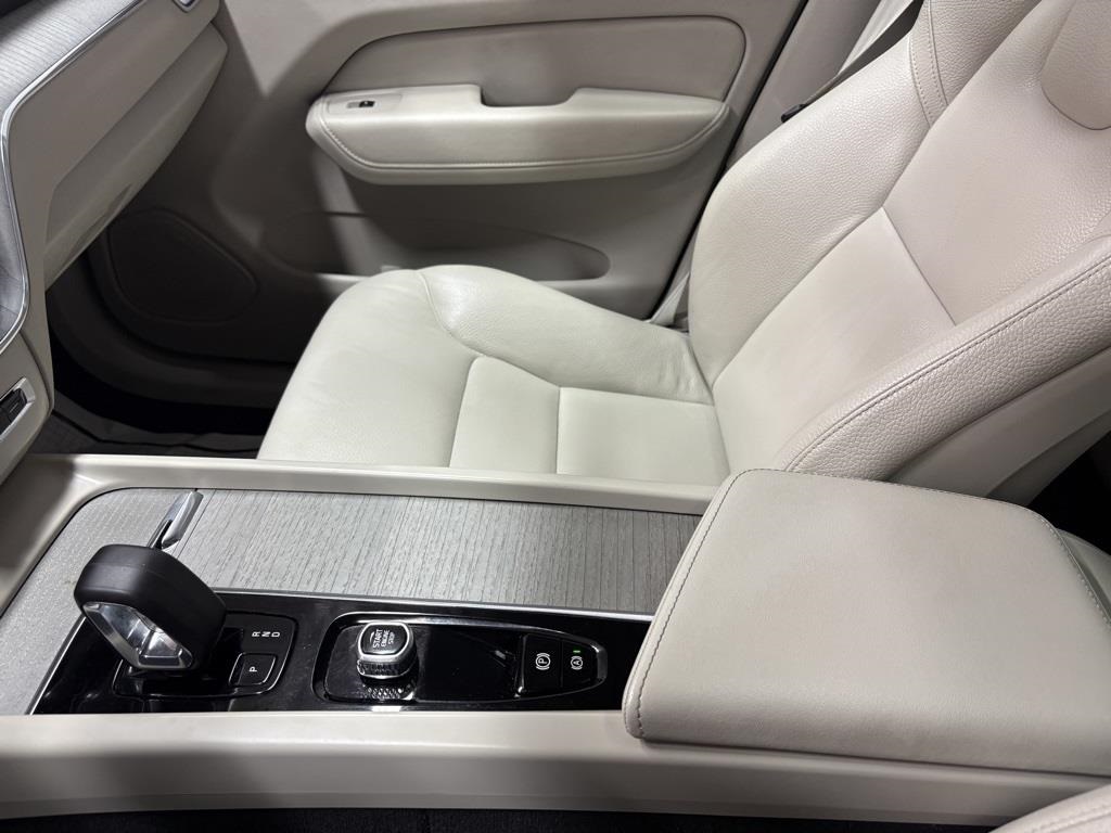 2024 Volvo XC60 B5 Plus photo 30