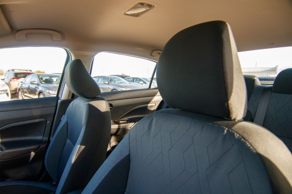 2025 Nissan Versa SV photo 10