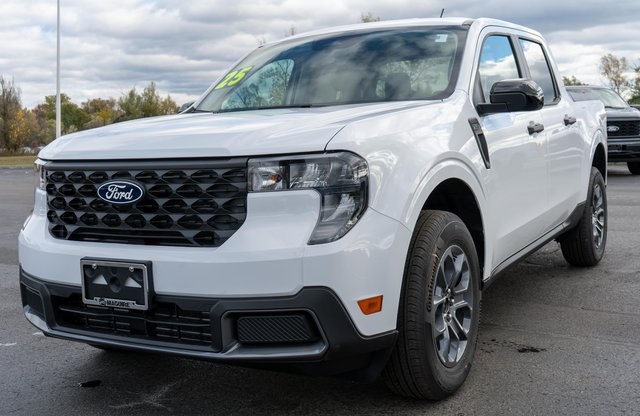 2025 Ford Maverick XLT photo 2