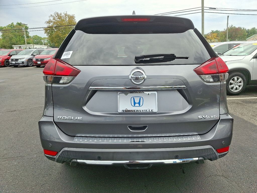 2019 Nissan Rogue SV photo 5