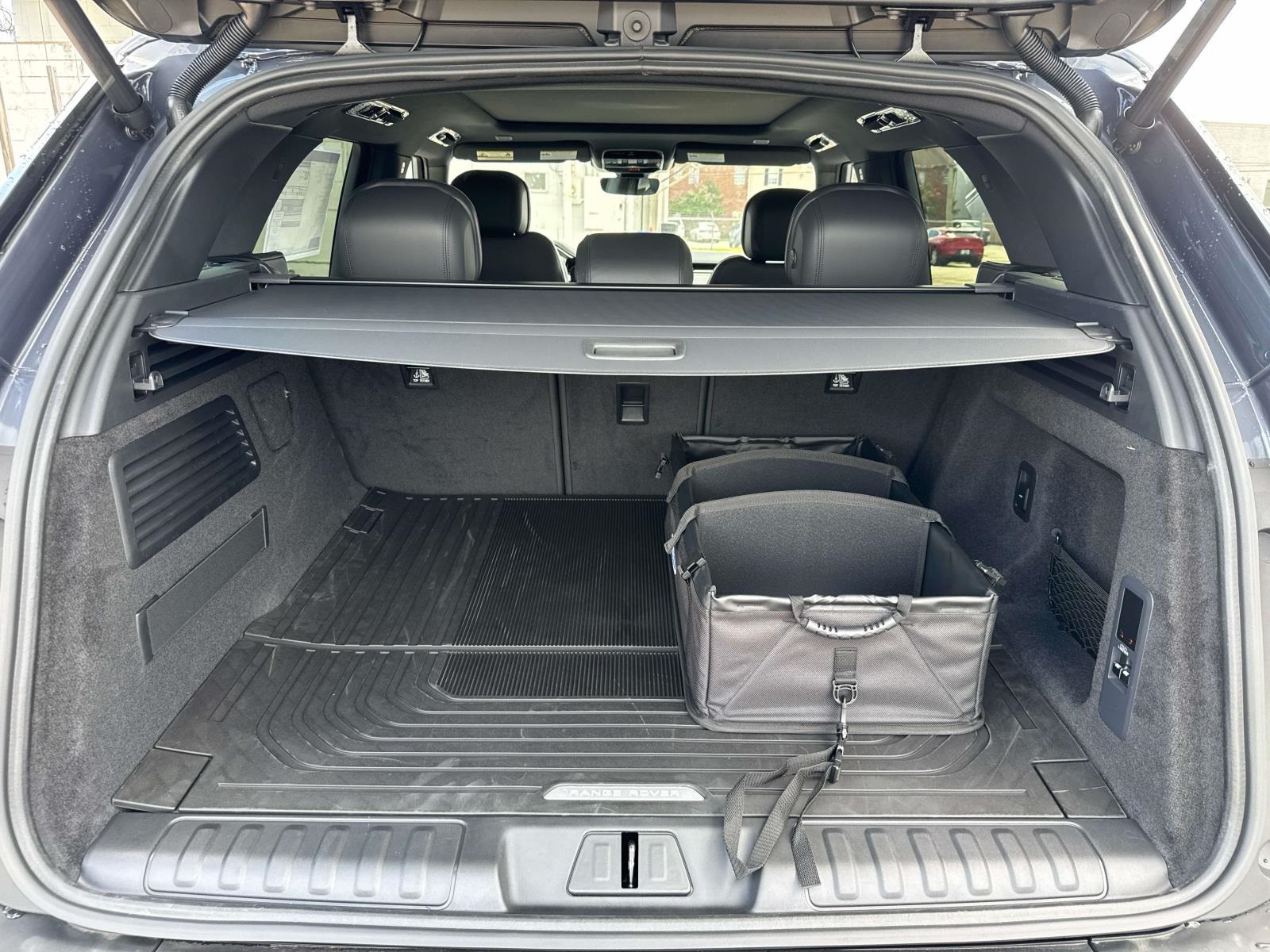 2025 Land Rover Range Rover Sport SE photo 7