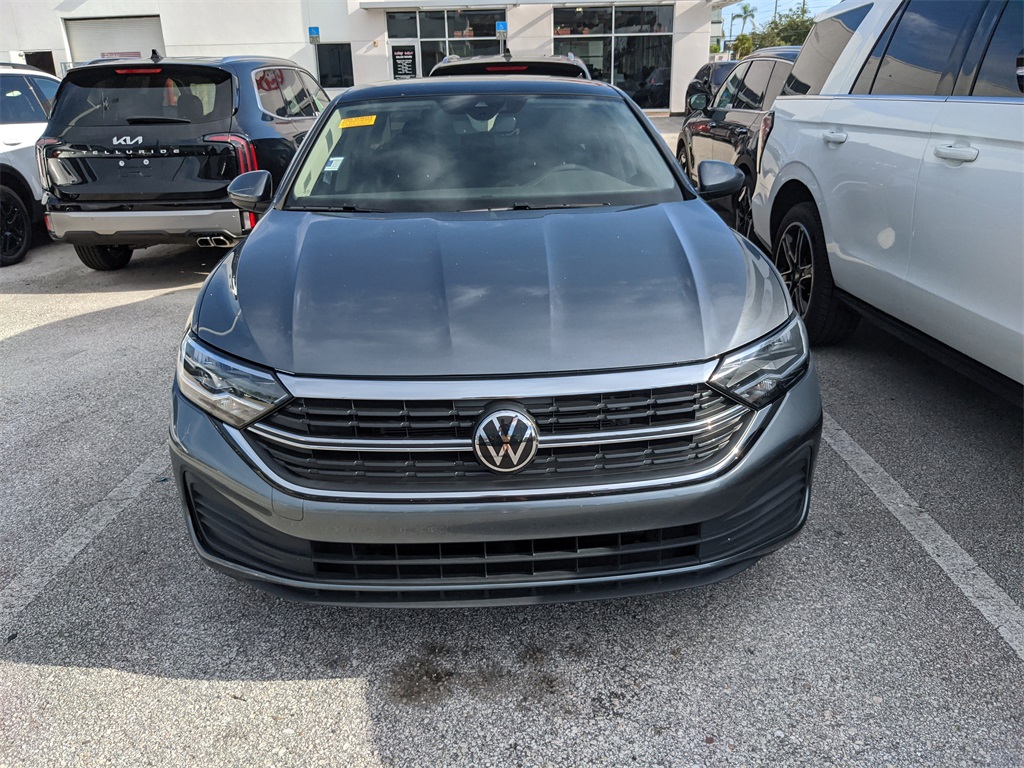 2024 Volkswagen Jetta SE photo 3