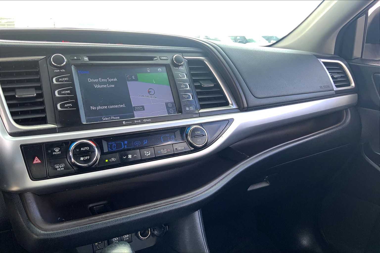 2017 Toyota Highlander XLE photo 25