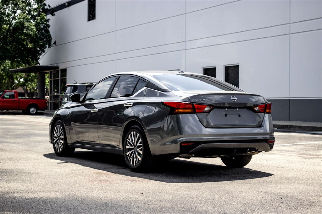 2025 Nissan Altima 2.5 SV photo 7