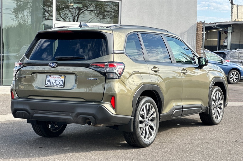 2025 Subaru Forester Touring photo 4