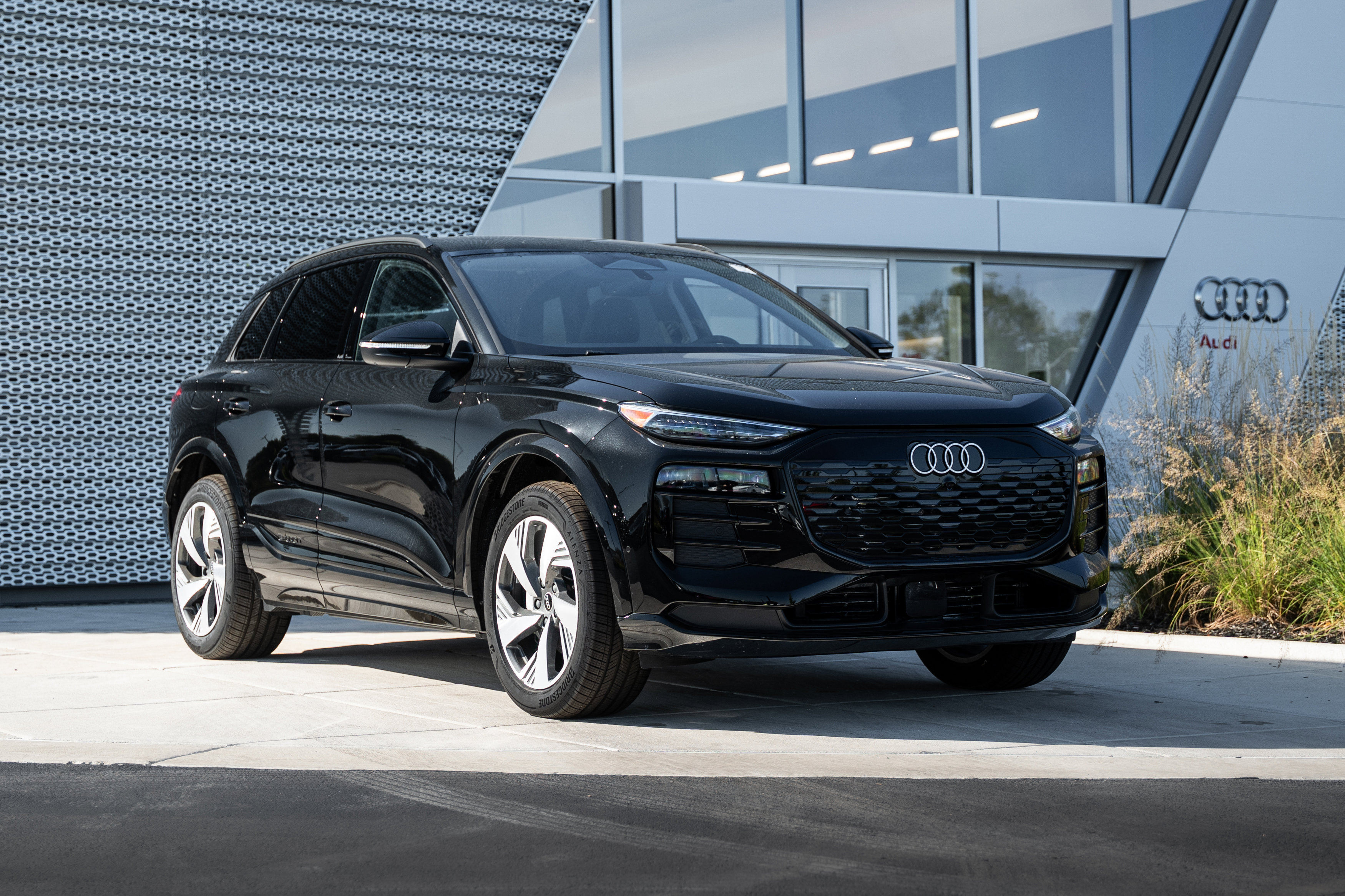 2025 Audi Q6 e-tron Premium Plus