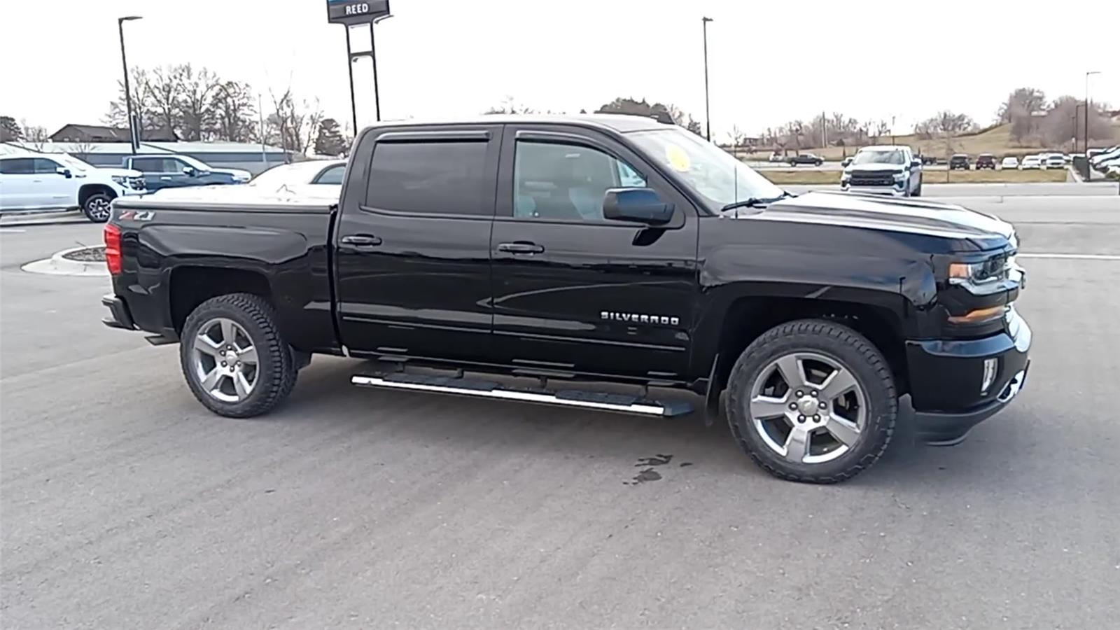 Used 2018 Chevrolet Silverado 1500 LT with VIN 3GCUKREC8JG524111 for sale in Kansas City